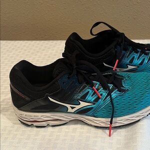 Mizuno Turquoise and Black Athletic Shoes